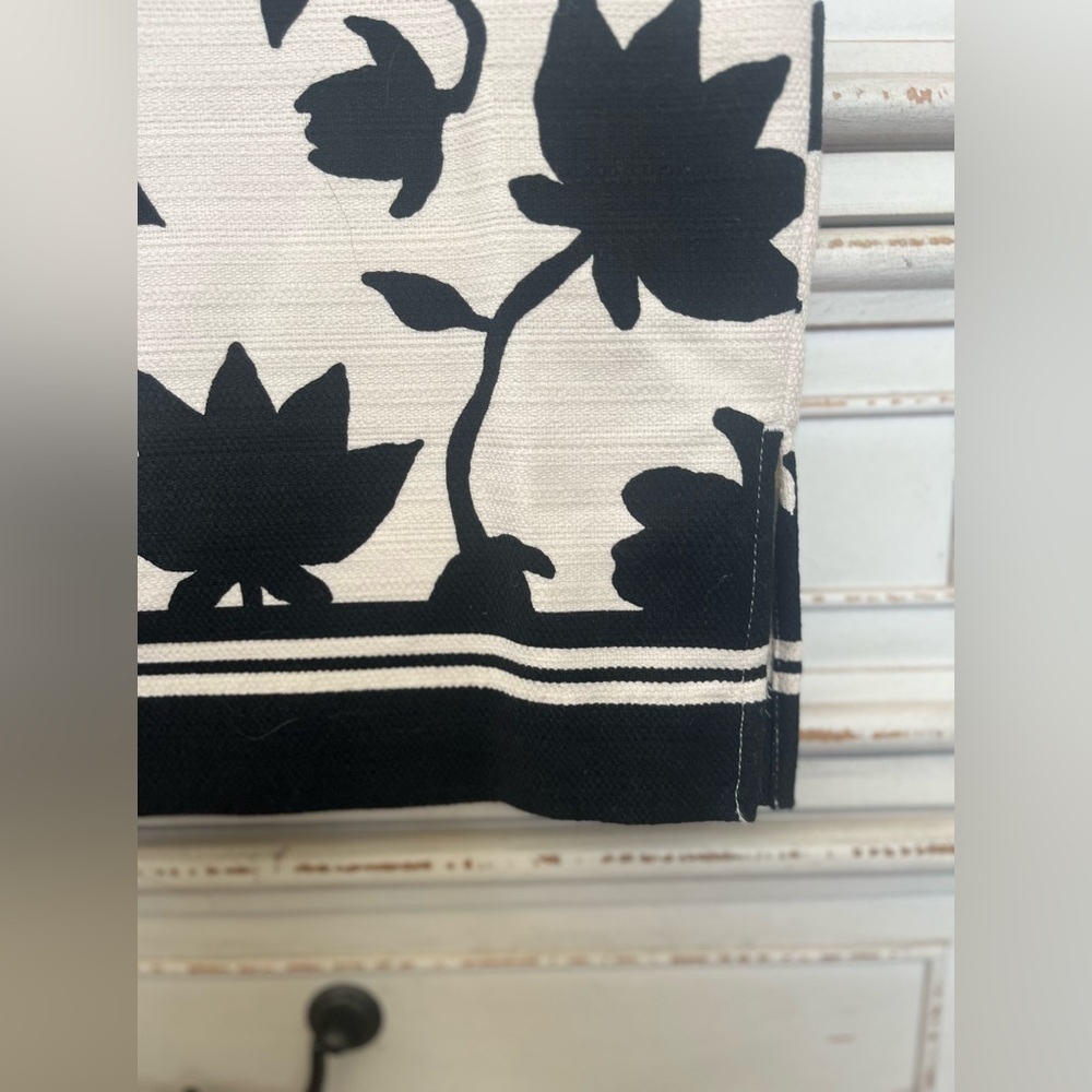 COPY - 🖤 Beautifully lined black & ivory floral skirt by LOFT, size 2 - see vid…